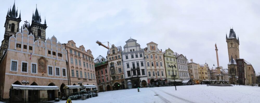 Al momento stai visualizzando PRAGA: PRIMA TI STUPISCE E POI TI CONQUISTA